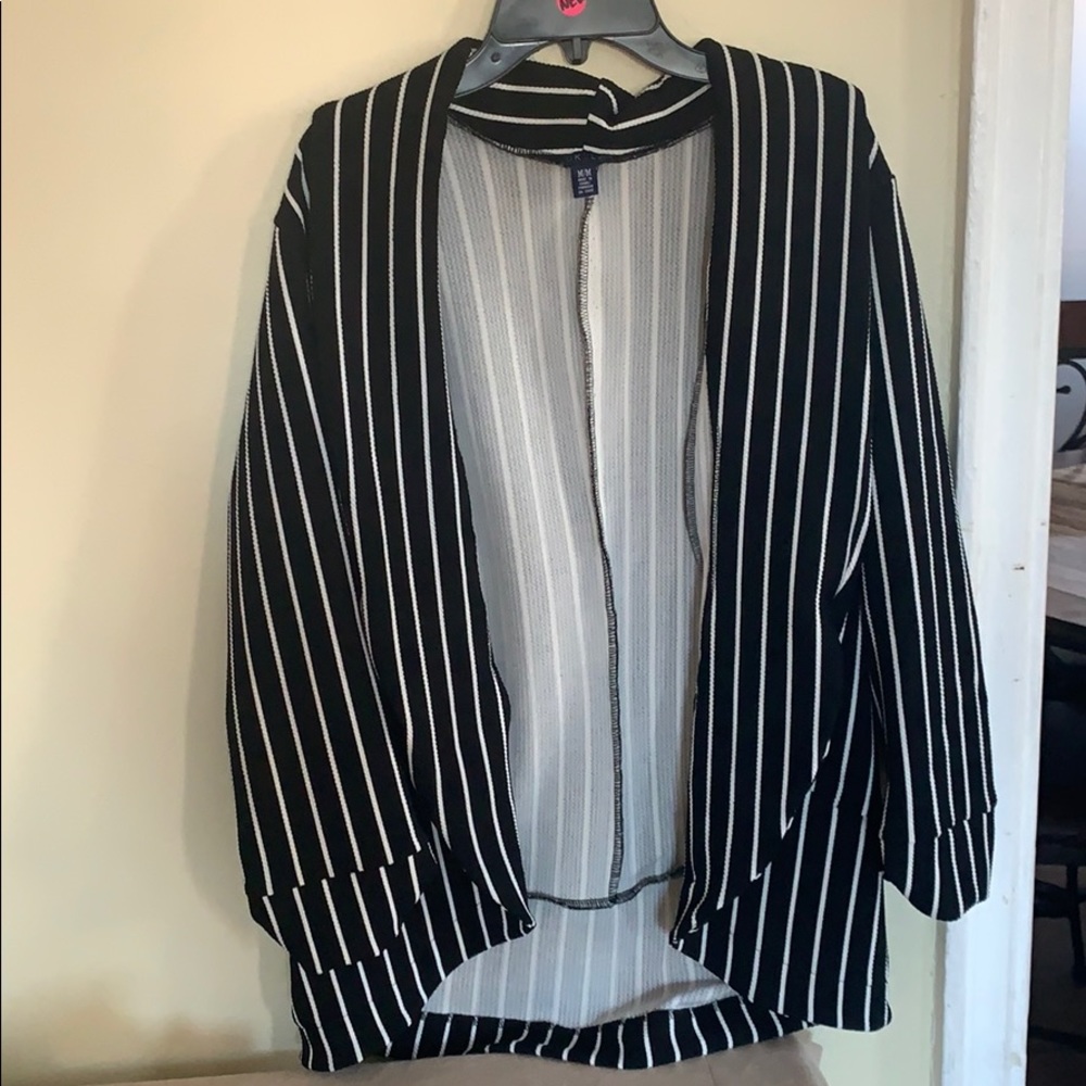 Beautiful Black&White blazer!